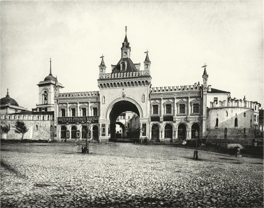 Фототипия: старинная московская площадь
